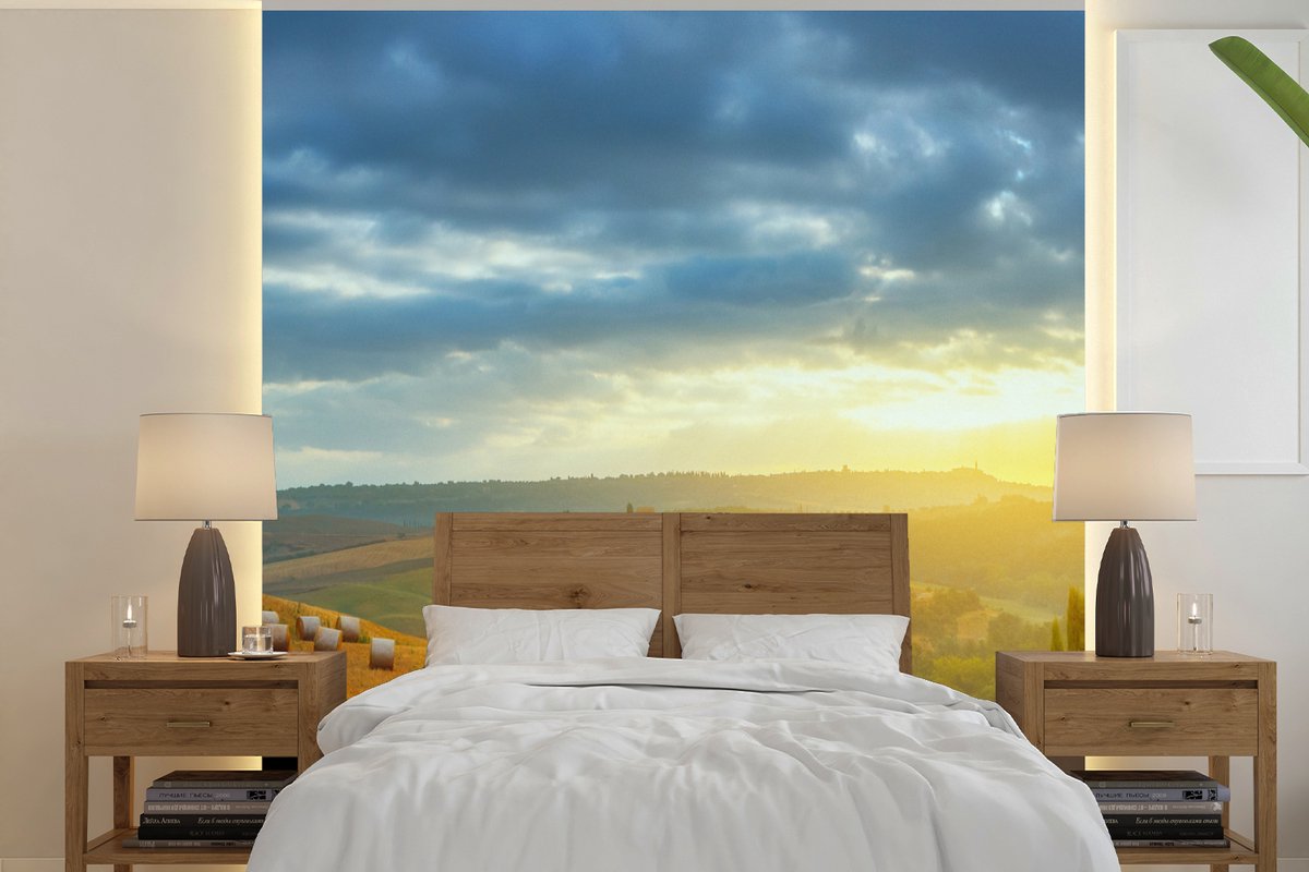 Behang - Fotobehang Toscane - Hooibalen - Zon - Breedte 280 cm x hoogte 280 cm