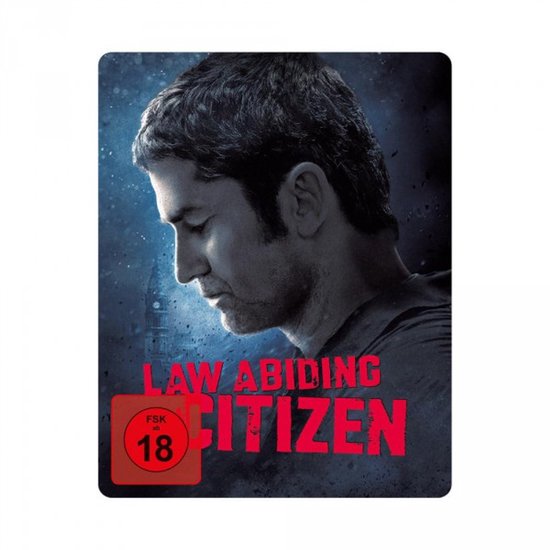 De voorkant van de "Law Abiding Citizen" Blu-ray-hoes, met een close-up van een man in profiel tegen een donkerblauwe, wazige achtergrond. Rode tekst leest "LAW ABIDING CITIZEN". Links op de hoes een rood FSK 18-zegel.