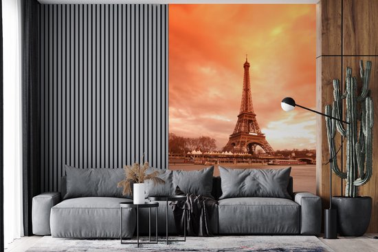 Behang - Fotobehang Eiffeltoren - Parijs - Lucht - Breedte 170 cm x hoogte 260 cm