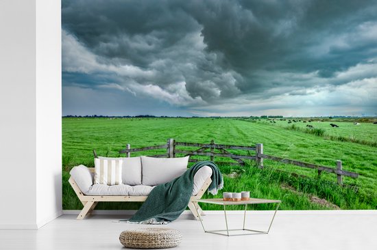 Papier peint photo peint vinyle - Nuages de pluie sur un paysage hollandais largeur 360 cm x hauteur 240 cm - Tirage photo sur papier peint (disponible en 7 tailles)