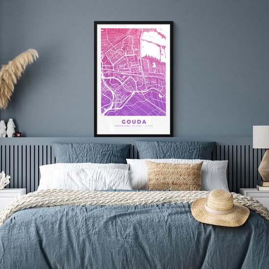 Poster in lijst - Fotolijst 60x90 cm - Posters - Stadskaart - Gouda - Paars - Nederland - Posterlijst zwart - Decoratie - Wanddecoratie woonkamer - Muurdecoratie slaapkamer