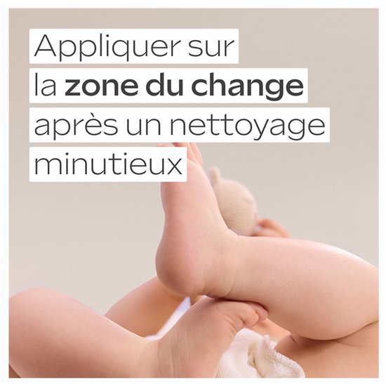 Appliquer sur la zone du change après un nettoyage minutieux. Voeten van een baby.