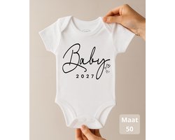 Ohana Advent® Baby 2027 – Baby Romper met tekst – Newborn Maat 50 – 0-1 Maand – Zwangerschap Aankondiging & Kraamcadeau – Opa Oma – 100% Katoen – 260gsm Premium katoen