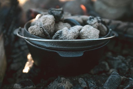 Gietijzeren Dutch Oven - Stoofpan Pot - Buiten Koken - Vooraf Gekruid - 2 Kwarts - Zwart — afbeelding 5