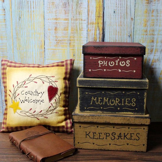 Primitieve vintage vierkante foto's, herinneringen, aandenken, kartonnen nestdozen, grote 9 x 9 x 4-1/2 inch. Set van 3. — afbeelding 3