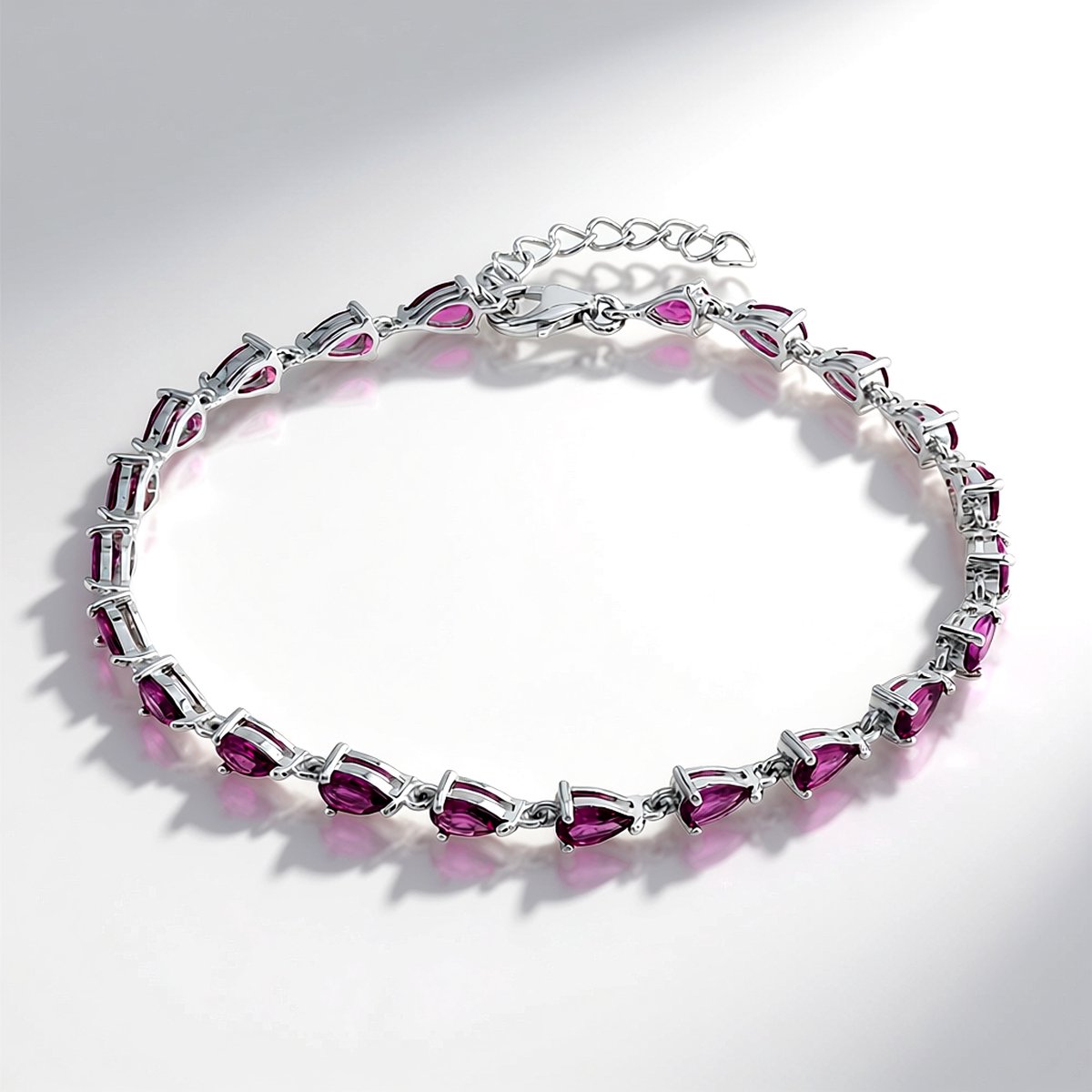 Cavill - Zilveren Armband - 925 Sterling Zilver Gerhodineerd - 22x Rhodoliet Peervormig 4,67 ct - Verstelbaar - Elegant Tanzania Edelsteen Sieraad