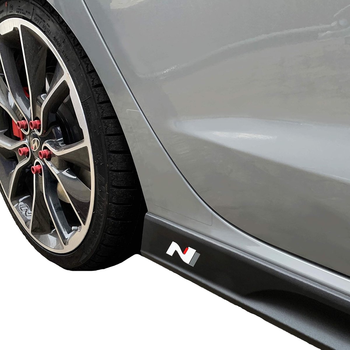 SnelShoppen - P042 Embleem N-Performance Side Thresholds Stickerset van 2 Stickers Folie | 751 Oracal/3M Carbon | Car Styling | Decorset Wit/Grey/Rood