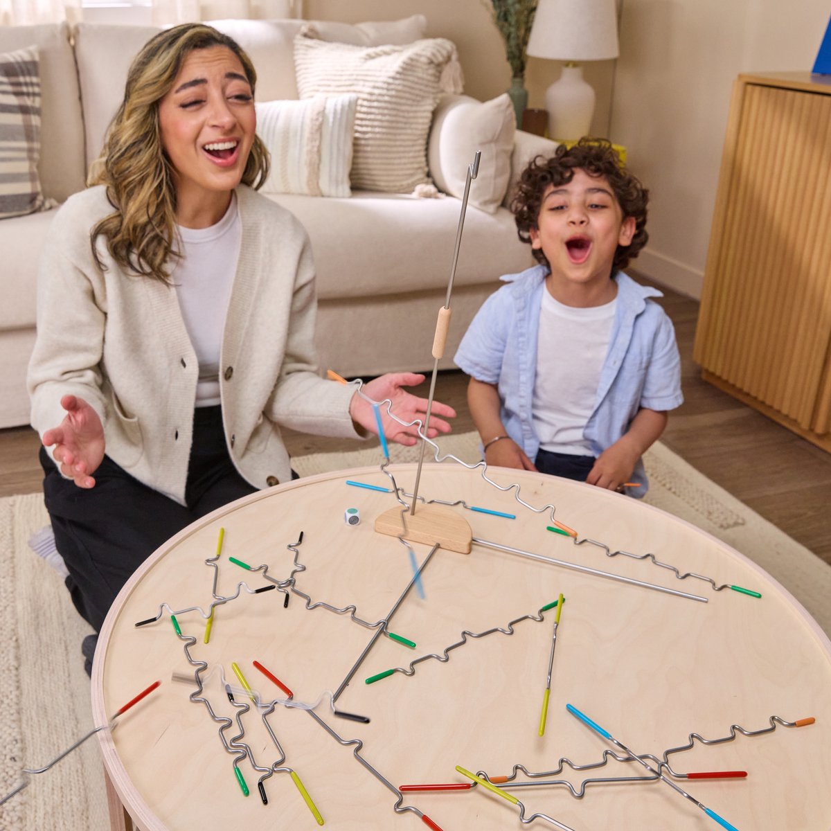 Spin Master Games - Suspend - Een evenwichtig familiespel met lastige haken en vaste handen leuke activiteit voor kinderen volwassenen en spelletjesavond met het hele gezin educatief speelgoed 1-4 spelers — cadeau in Spellen & Speelgoed - foto 3
