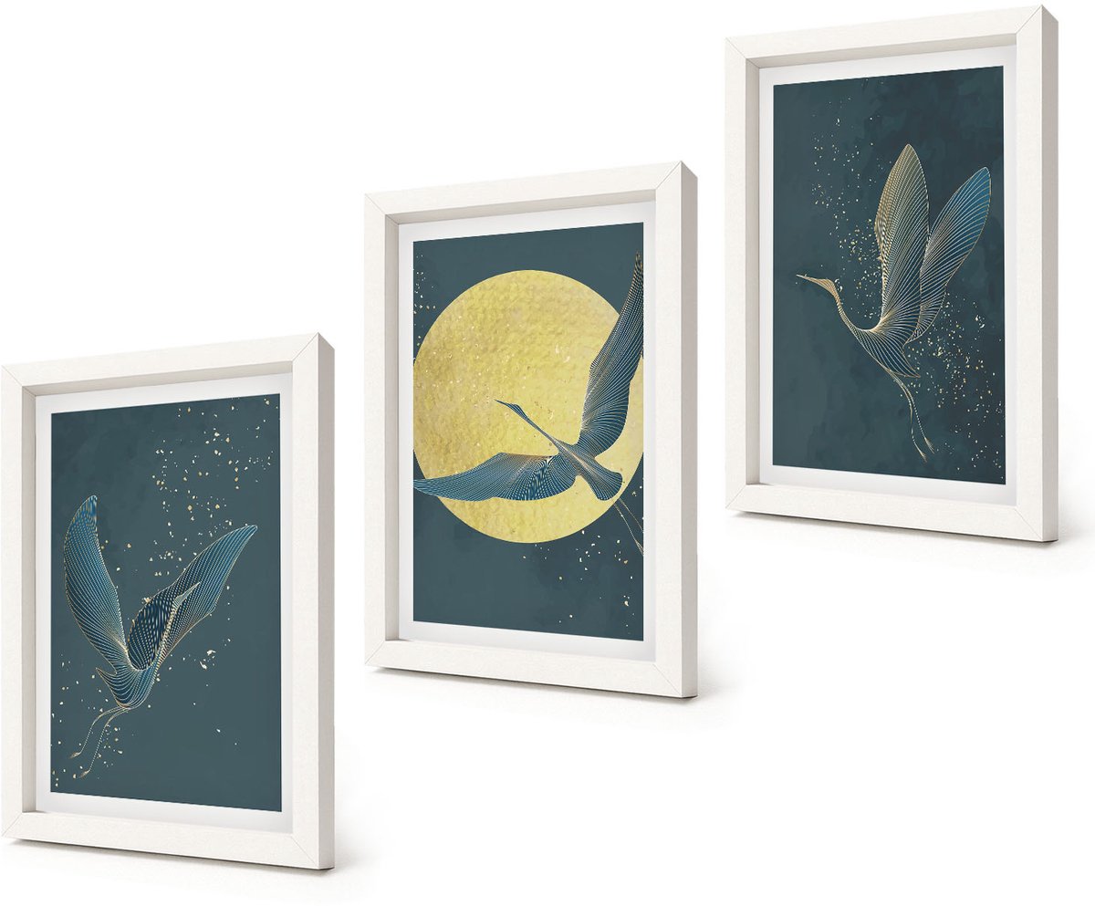 Coloray 3-Delige Schilderij Set - Kraanvogels in vlucht tegen de achtergrond van de maan en de sterren. - 20x30 - Decoratieve Schilderijen - Wanddecoratie - Hal - Stijlvolle Muurdecoratie