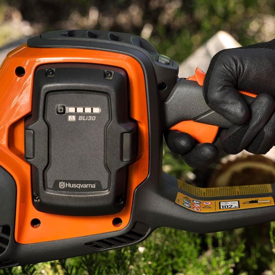 Husqvarna 242i accu-kettingzaag – hoge prestaties, robuuste heavy-duty constructie, emissievrij voor groot brandhout en velwerkzaamheden rondom het huis (zonder accu en oplader). — afbeelding 5