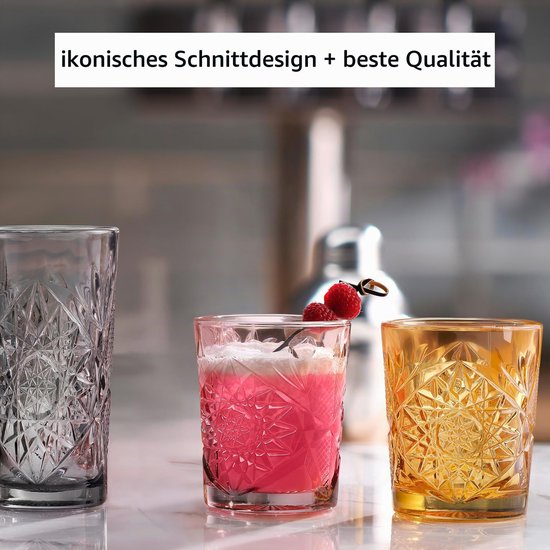 Grijze, roze en gouden glazen met sterpatroon op een marmeren bar.