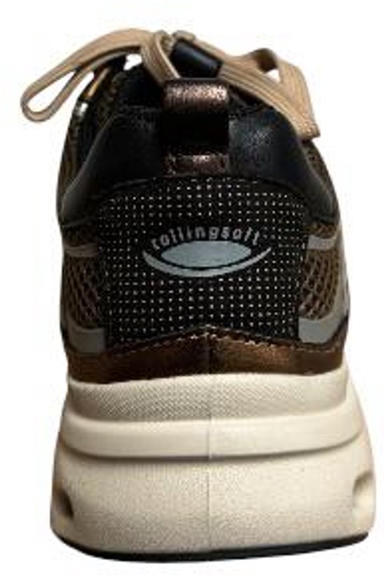 Achterkant van een beige en bruine sneaker met mesh, suède en metallic details. De zool is wit.