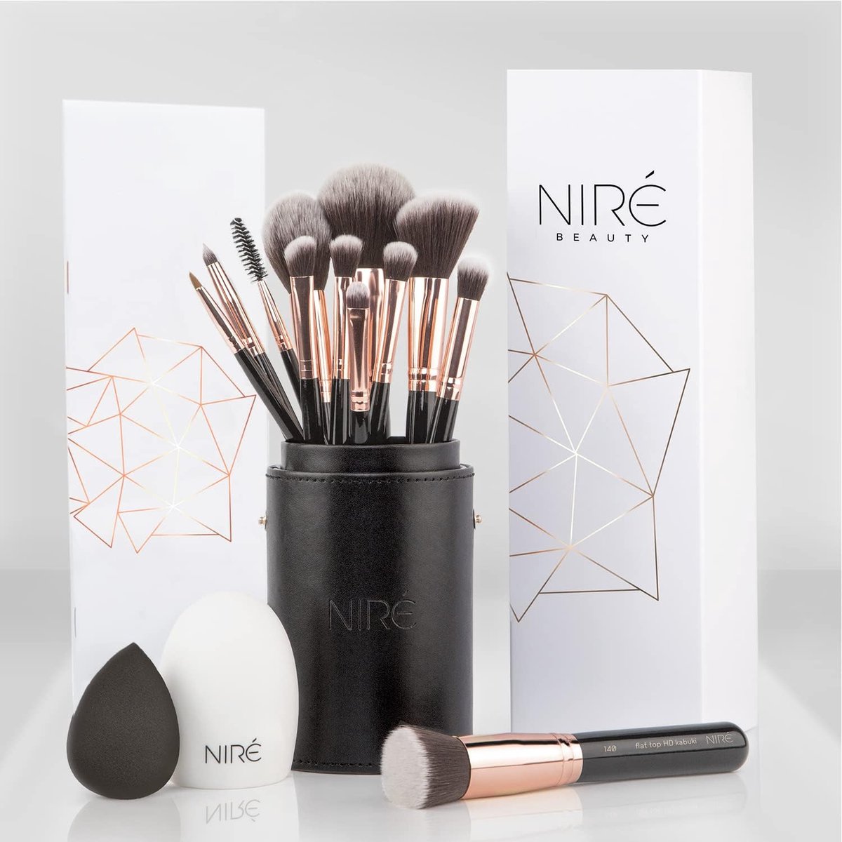 SnelShoppen - Niré Beauty Artistry Makeup Kwasten Set - Veganistische Make-upkwasten met Houder, Make-up Spons en Kwastenreiniger - Perfect voor Profe