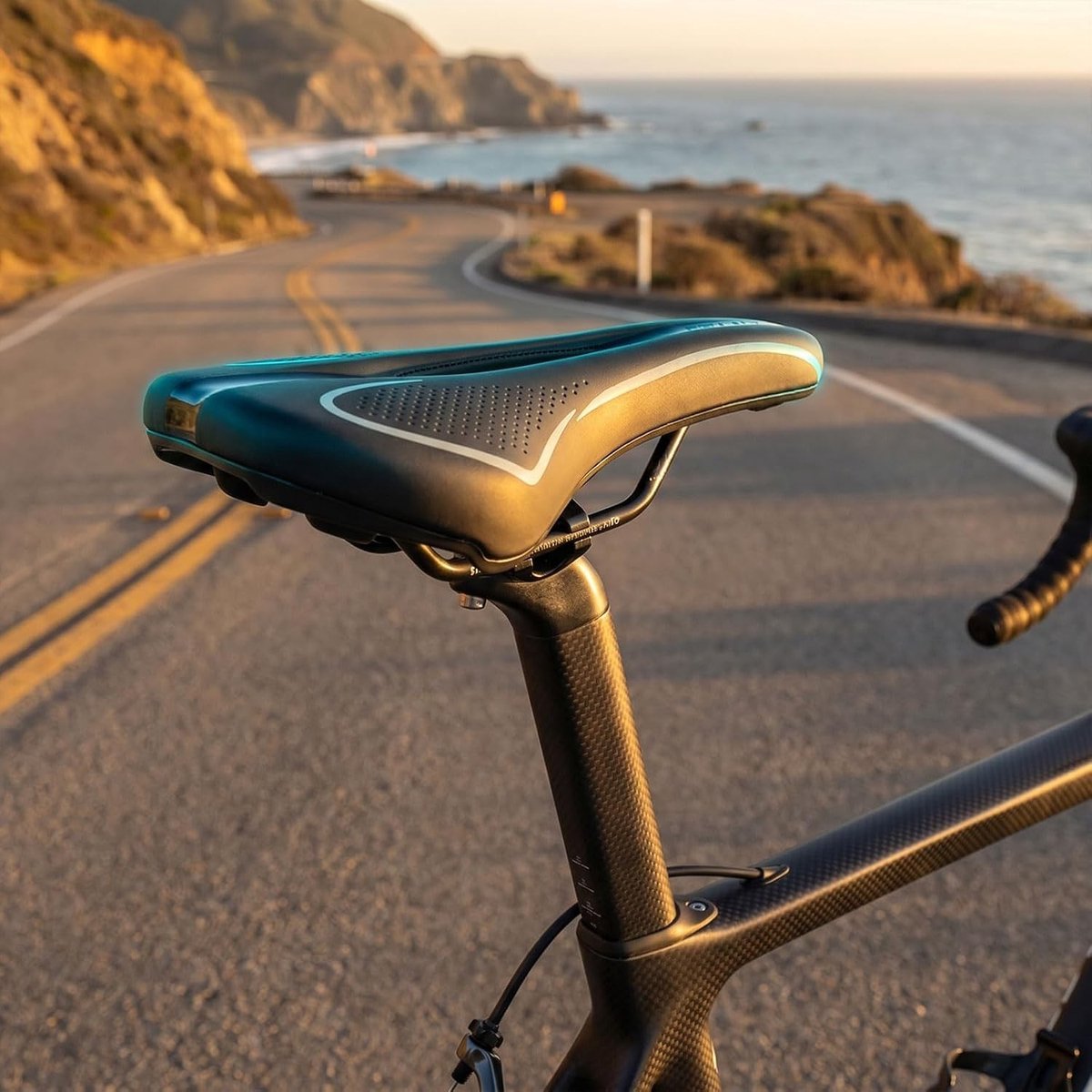 Ergonomisch fietszadel met hol ontwerp en antislip oppervlak voor MTB en racefietsen, ademend en comfortabel zadel met stalen rail, zwart en duurzaam