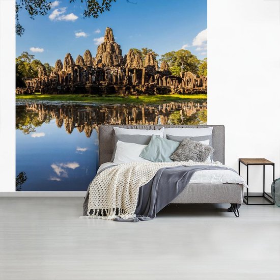 humor geestelijke krant Behang - Fotobehang Angkor Wat achter meer - Breedte 260 cm x hoogte 260 cm  | bol.com