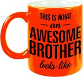 Awesome brother cadeau mok / beker voor broer neon oranje 330 ml