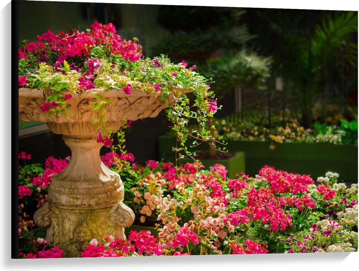 Canvas - Roze Bloemenstruik met Fontein - 100x75cm Foto op Canvas Schilderij (Wanddecorati