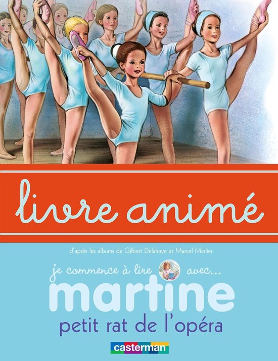 Un groupe de jeunes danseuses en justaucorps bleus, chacune levant une jambe en l'air. Deux d'entre elles tiennent une barre.