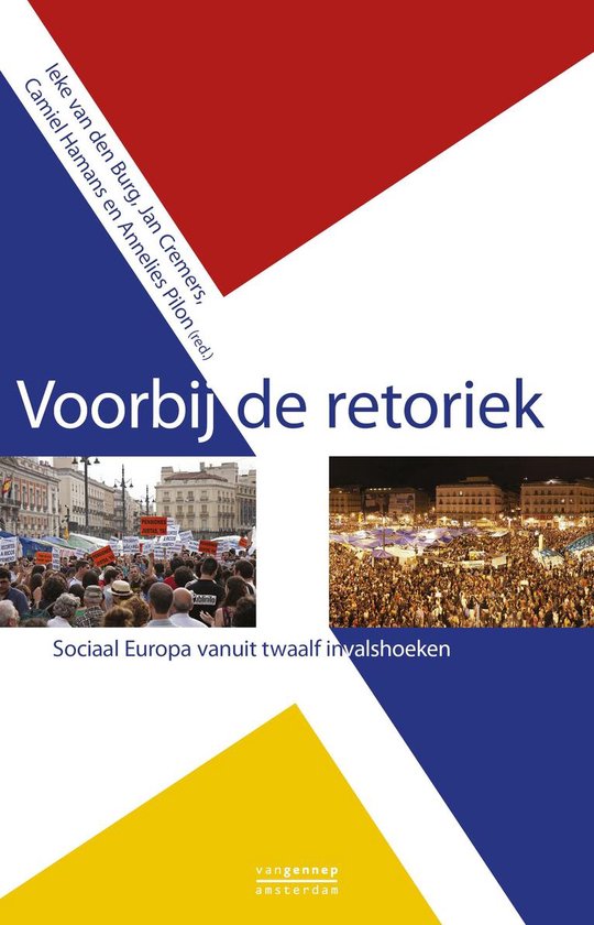 Boekomslag 'Voorbij de retoriek' met rode en blauwe vlakken en een foto van een menigte. Titel en ondertitel in het Nederlands.