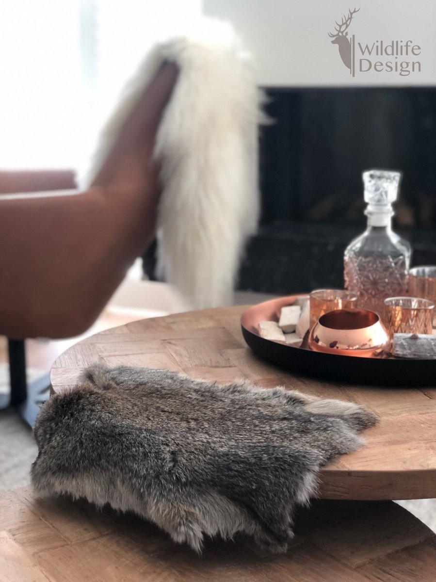 SET VAN 3 donkere wildkleurige konijnenvachtjes - 3 vachtjes konijnenvel donkerbruin - velletje tafel