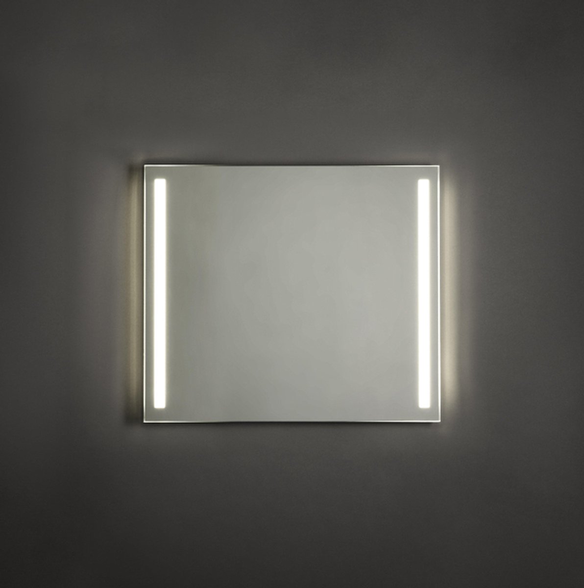 Adema Squared badkamerspiegel - 80x70cm - Verlichting aan zijkanten - LED met spiegelverwarming en sensor schakelaar