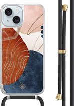 Casimoda® hoesje met zwart koord - Geschikt voor iPhone 15 - Abstract Terracotta - Afneembaar koord - TPU/acryl - Multi