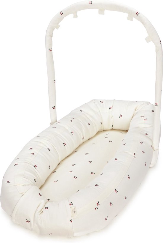 Konges Slojd Babynest met boog voor speeltjes - Cherry