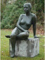 Tuinbeeld - bronzen beeld - Zittende naakte vrouw - 120 cm hoog
