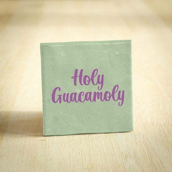 Tegeltje - Holy Guacamoly | Lichtgroen | 10x10cm - Interieur - Wijsheid - Tegelwijsheid - Spreuktegel - Keramiek - BONT
