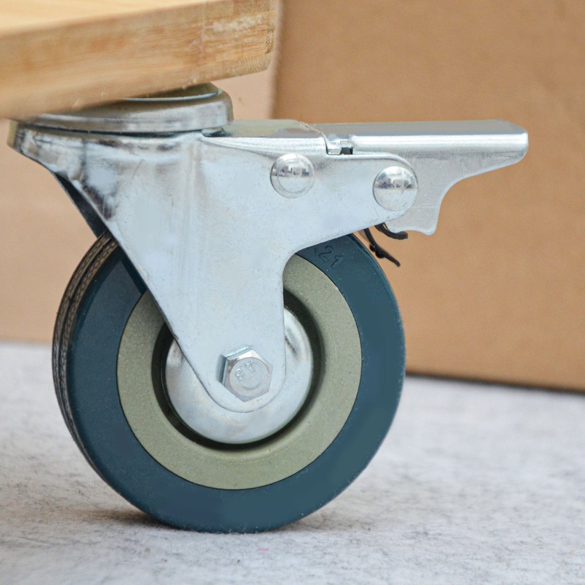 Stalen zwenkwiel, 260mm diameter, luchtband loopvlak, rollager