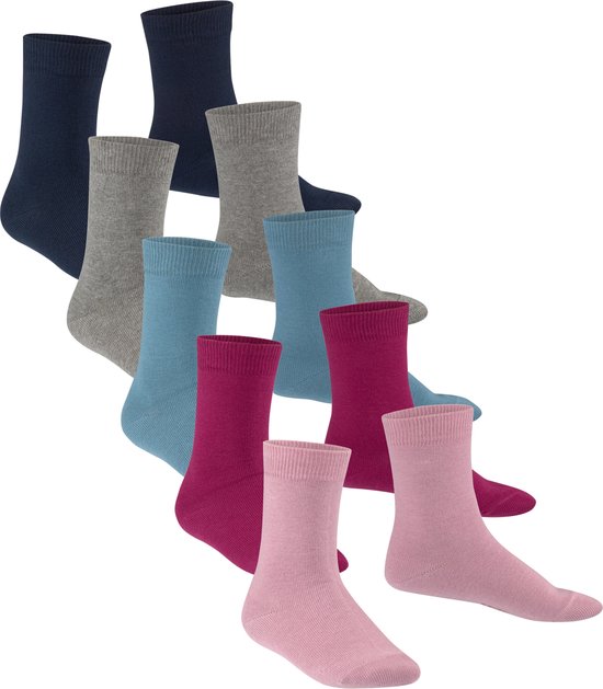 Tien paar enkellange sokken in roze, fuchsia, blauw, grijs en donkerblauw.