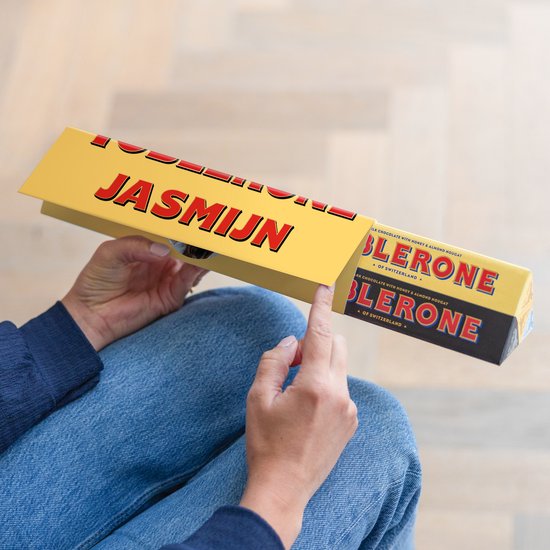 Foto: Gepersonaliseerde xl toblerone chocoladereep cadeau met naam multi flavour puur wit melk zwitserse chocolade persoonlijk geschenk