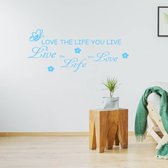 Muursticker Love The Life You Live - Lichtblauw - 120 x 51 cm - woonkamer engelse teksten