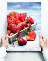 Wandbord: Verse aardbeien in een houten mandje - 30 x 42 cm