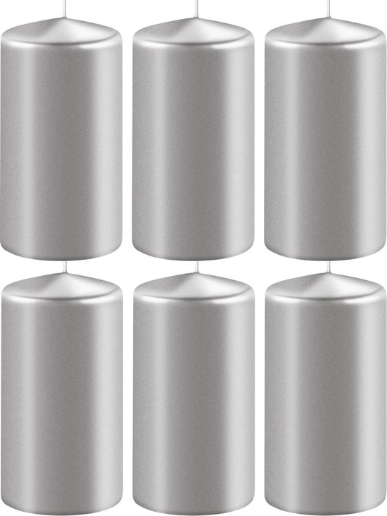8x Metallic zilveren cilinderkaarsen/stompkaarsen 6 x 12 cm 45 branduren - Geurloze kaarsen metallic zilver - Woondecoraties