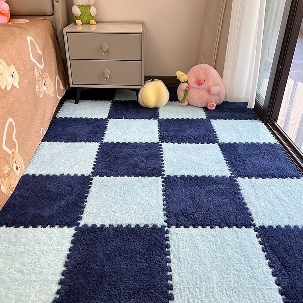 OLOEY 12-delige puzzelmat van tapijtvierkanten, in elkaar grijpende tapijttegels van pluche, antislip EVA-schuim puzzelvloertegels, creëer een veilige ruimte voor de slaapkamer/speelkamer (blauw + marineblauw)
