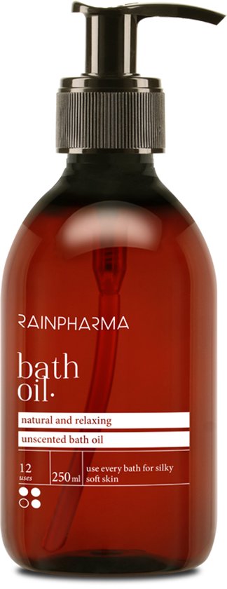 Bruine pompfles van RainPharma met 'bath oil. natural and relaxing' erop, op witte achtergrond.