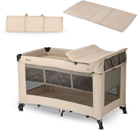 Beige Deryan campingbed met gaaspanelen. Naast het bed liggen een opgevouwen reistas en een matrasje.