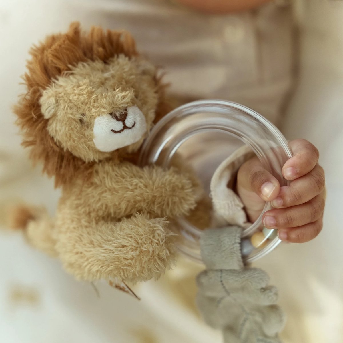 Little Dutch Safari Friends Ringrammelaar Leeuw — cadeau in Spellen & Speelgoed - foto 6