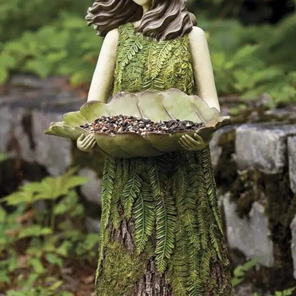 Dailygoods- Tuinstandbeeld Betoverend - Hars Tuinornamenten - Buitendecoratie - 30 cm - Vogelvoeder - Elegante Sculptuur - Tuinornament