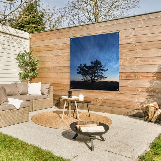 Toile de jardin Lever de soleil sur Ameland et la silhouette d'un arbre - 100x100 cm