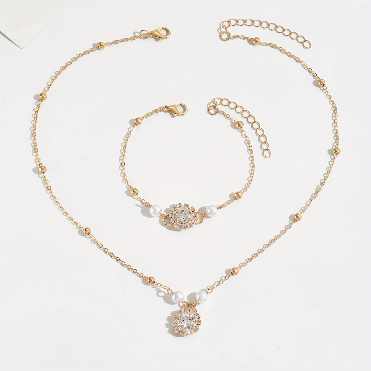 Sjika - Gouden Sieradenset Dames – Ketting & Armband met Parels en Zirkonia – Luxe Elegante Set – Gold Plated - Cadeau voor haar