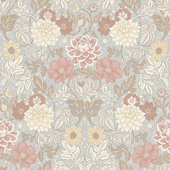 Behang met een herhalend botanisch patroon van roze, crème en bruine bloemen en bladeren op een grijsgroene achtergrond.
