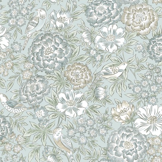 Behang met een lichtblauwe achtergrond, versierd met grote bloemen in groen en beige, en kleine vogeltjes.