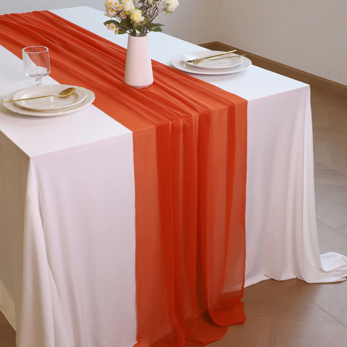 carmdering - Chiffon Tafelloper - Tüll Loper - Bruiloft Decoratie - Licht Reflecterend Effect - Thermisch Gesneden Randen - Polyester Materiaal - Zacht En Vloeiend Design - Veelzijdig Voor Rond En Rechthoekig Meubilair - 1 Stuk-Karamel