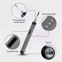 Gedetailleerde weergave van de grijze soldeerbout: verwisselbare punt, aan/uit-knop, LED-indicatoren en USB-C poort.