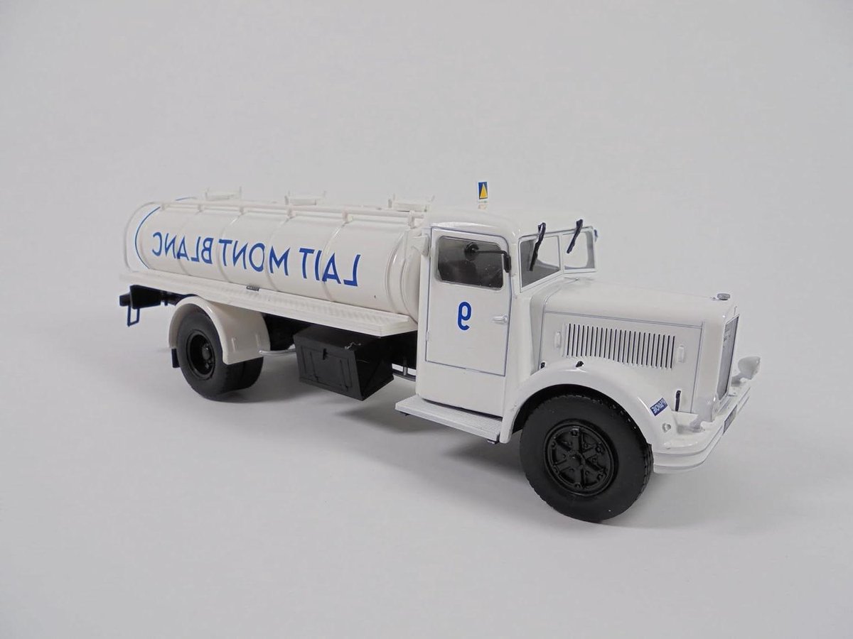 Miniatuur Vrachtwagen - Model Vrachtwagen - Verzamelen - Schaal 1:43 - 11 x 8 cm - Mat rood