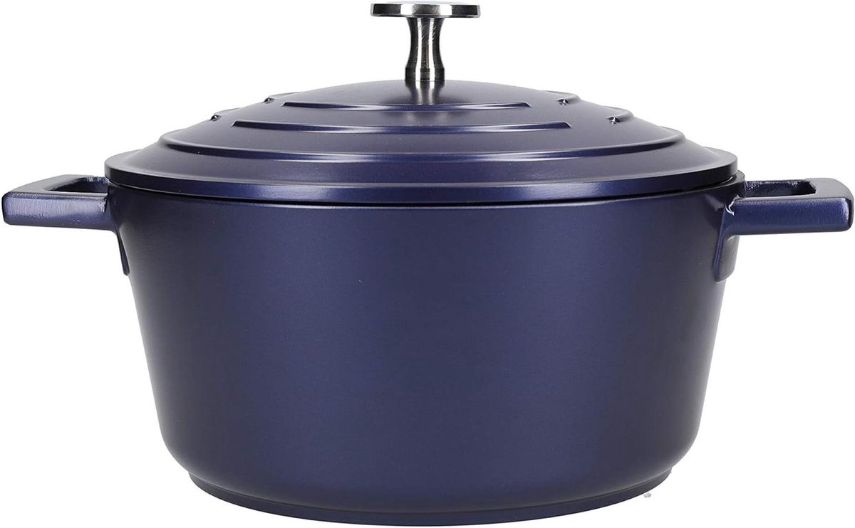 MasterClass Lightweight Casserole with Lid, Cast Aluminum Stewpan, Suitable for Induction Cooker and Oven, Metallic Blue