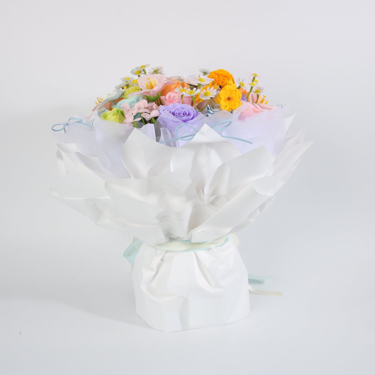 La Roselle Amsterdam Luxe Pastel Kunstbloemen Boeket – Kunstrozen met Orchideeën en Madeliefjes – Witte Cadeauverpakking – Pastel Garden Bouquet Collection