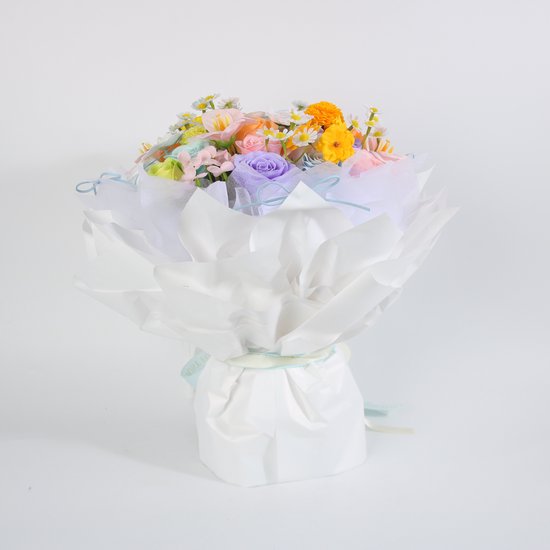 La Roselle Amsterdam Luxe Pastel Kunstbloemen Boeket – Kunstrozen met Orchideeën en Madeliefjes – Witte Cadeauverpakking – Pastel zomer bloemen